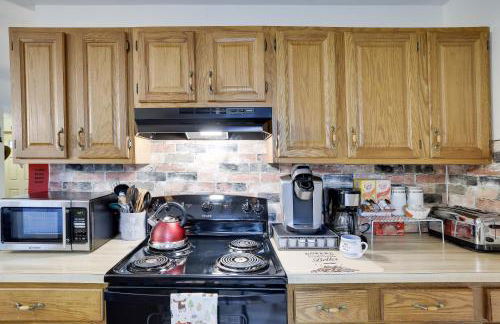 Serenity and Fun all in one in this Cozy Pocono Cabin - Foto 14