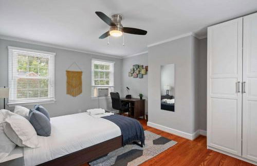 Charming Townhouse Retreat by CozySuites - Foto 6