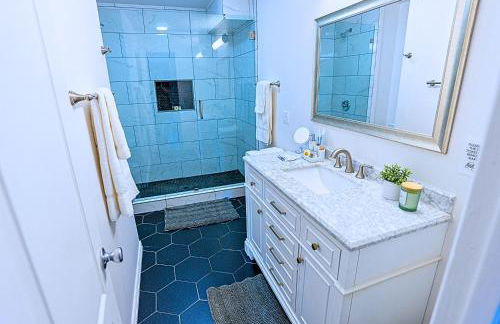 Sparkling Pool Retreat Near Legacy West by Vacation Your Way - Foto 38