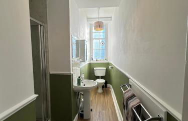 Cosy Apartment in Edinburgh city centre , 2 bedroom1 Bathroom - Photo 18