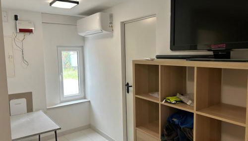 Neu renoviertes Haus mit großer Terrasse und Garten - Photo 2