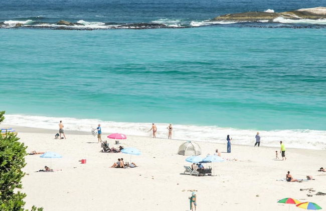 Villa Bleu Blanc in Camps Bay With Pool and Views - Foto 53