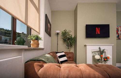 Stunning 6Bed Cottage in the Hills- Free Parking - Foto 1