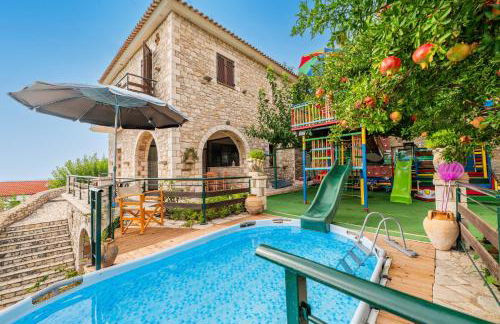 Mountain Oasis - Pool & Playground near Neda Falls - Foto 2