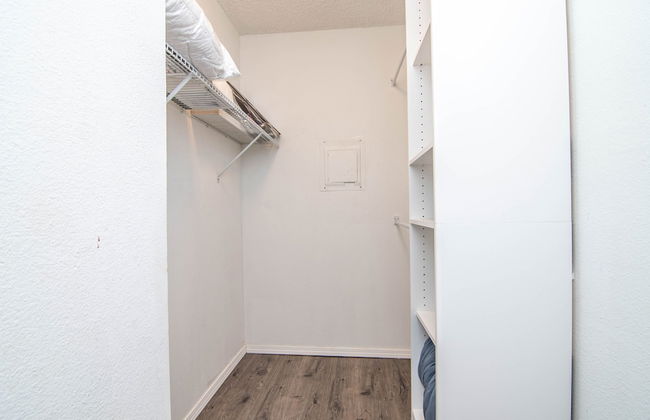 Midland Condo With Pool - Photo 4