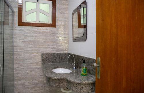 Chalé com Deck e Churrasqueira nas Montanhas - Foto 32