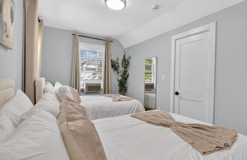 LUX Retreat Home with Yard - Foto 76