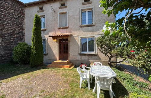 Gîte familial paisible, proche Gorges de la Loire, avec cour fermée, 3 chambres, équipements bébé - FR-1-582-116 - Foto 1