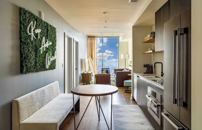 Sleeps 34! 11 Condos in New Austin High Rise w/ Rooftop Pool, Gym, Yoga Studio - Foto 24
