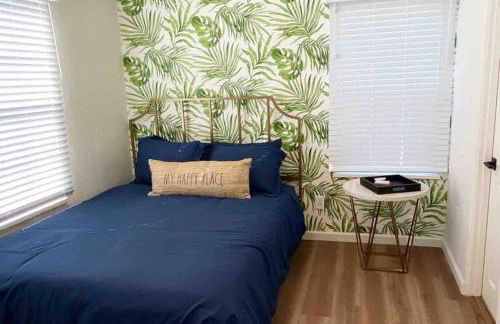 Crown Point Home w/ Cowboy Pool 2 Blocks to Bay - Foto 12