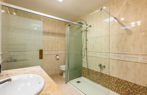 PRIMERA LUXURY HOUSE - Photo 35