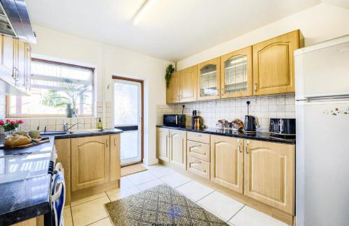 Coventry Spacious Luxury 3 Bed House, Private Parking, Sleeps 8, by EMPOWER HOMES - Foto 26