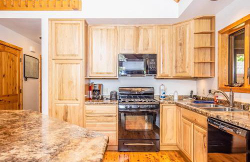 Northwoods Getaway - Photo 12