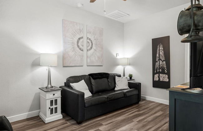 Charming 1BR Sanctuary w/ FREE Parking - Photo 11