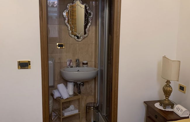 Luxury Venetian Rooms - Photo 28