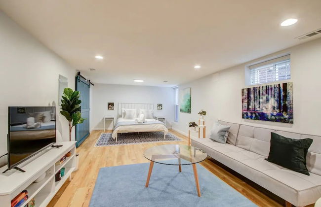 Private Studio in Serene DC Neighborhood - Photo 17