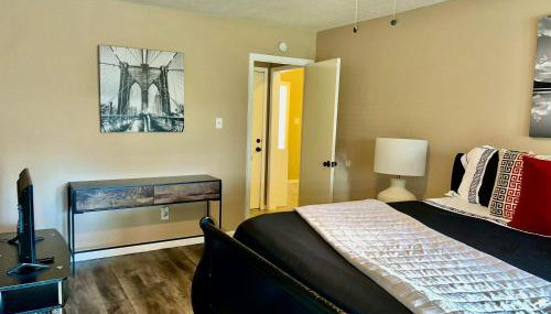 Katy Hideaway - Charming 3 BDR - Photo 3