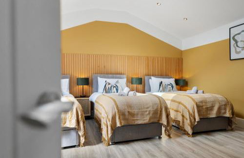 4-Bedroom Stunning Luxe, Spacious & Stylish Design House Bolton, Sleeps 11, with Parking Central Bolton, Links to Manchester, Pet-Friendly, Best For Groups! WORK CONTRACTORS SPECIAL OFFER! - by Blue Puffin Stays - Foto 38