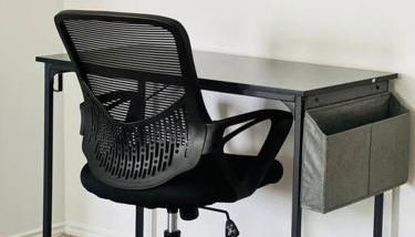 Cheerful 3 Bedroom Vacation Home - Photo 4