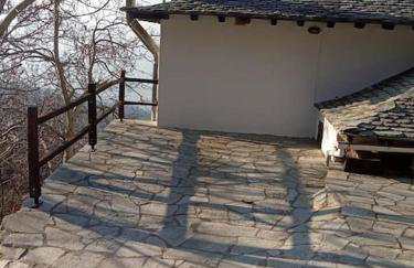 Άνετος χώρος με parking, αυλή και θαυμάσια θέα - Foto 10