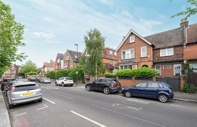 Chic and Colourful Family Home by Underthedoormat - Foto 62