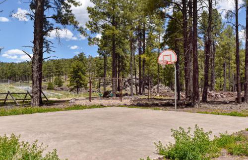 Windtree Retreat Hot Tub Pet-Friendly Fire Pit Near Downtown - Foto 32