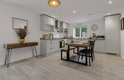 Tor Cottage -No Commercial Sign written Vehicles, Private Hot Tub , 2 Dogs Max,Fishing Nearby & Communal Swimming Pool ,Pool open April to September - Foto 1