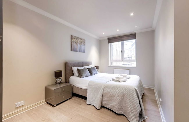 Beautiful 3-bed in the Heart of London With Parking-hosted by Sweetstay - Photo 5