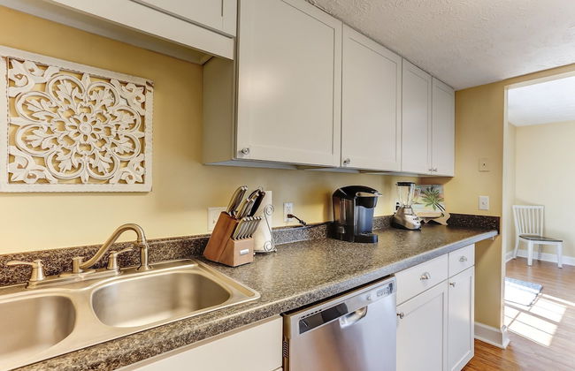 Fernandina Shores Condo with Private Balcony and Access to Pool by RedAwning - Foto 12