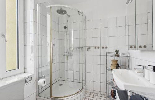 Stylish & Relaxing Penthouse ~ Workspace ~ Parking - Foto 21