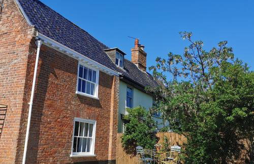 Beehive Cottage - Photo 1