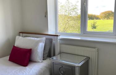 New Forest home - 4-beds and garden - 10 mins from Beach - Photo 19