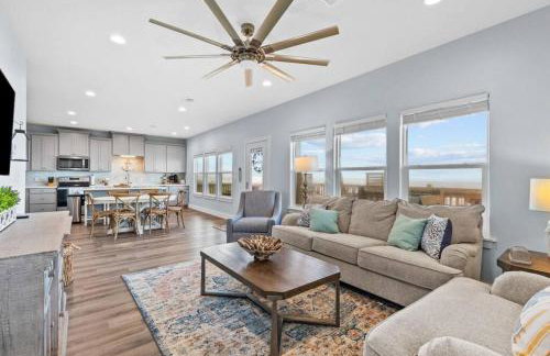 Beachfront oasis! Hot tub, gameroom, double deck!! - Foto 12