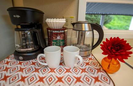 Cozy Waterfront Cottage with Hot Tub in Lakeside, Oregon - Foto 10