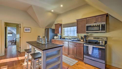 Luxe Green Barn Near Skiing with Mt Equinox Views! - Foto 2