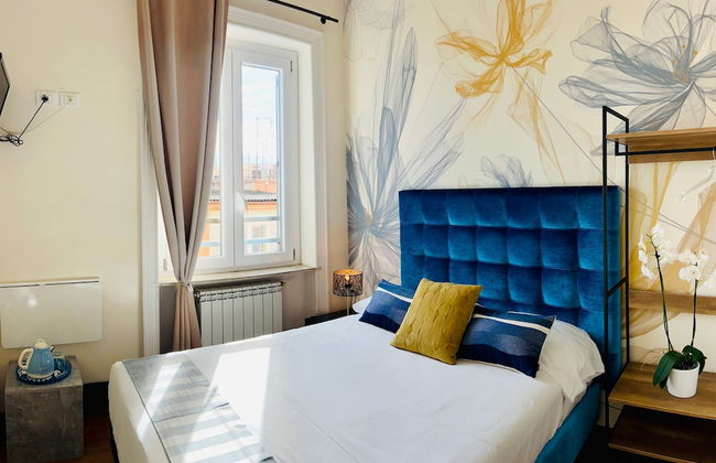 Bon Ton Design Rooms by DOT Suites - Photo 17