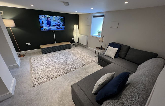 Luxurious Victorian Villa With Parking, Sleeps six - Photo 28