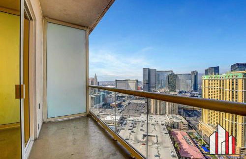 MGM Signature-32-607 F1 Track & Strip View Balcony - Foto 38