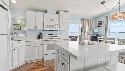 Oceanview Retreat with Private Seawall - Foto 4