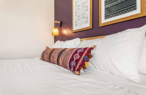 Stylish 2BD Haven with Scenic DTLA Views and Parking - Foto 23