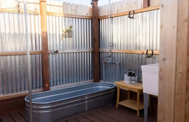 Cozy Glamping Retreat Between Zion & Bryce Canyon - Photo 18