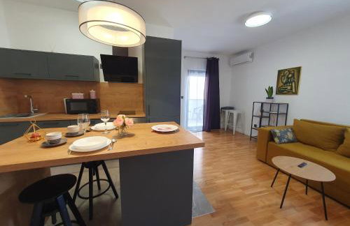 City heaven,self check in, with free parking - Foto 11