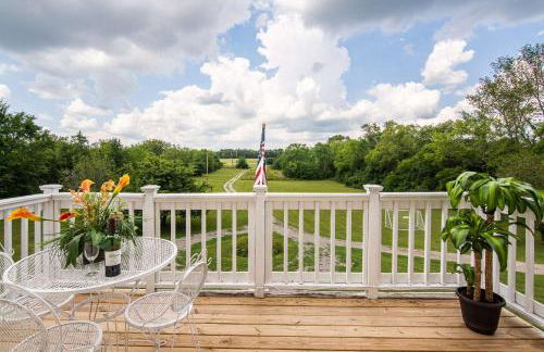 Colonial Manor - Photo 11