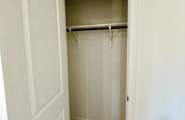 Cozy Modern Retreat, Comfortable and Spacious - Foto 12