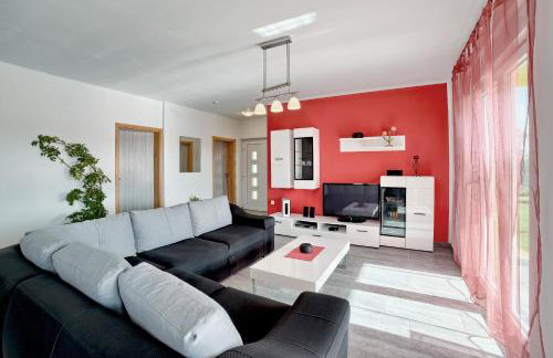 Cozy villa Paradiso with pool immersed in the greenery - Foto 17