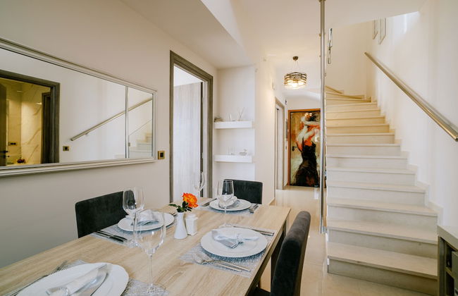 The Three Graces - Photo 16