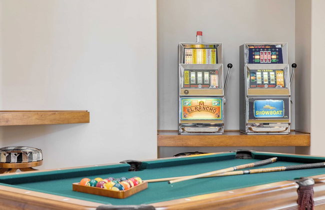 Modern Temecula Mansion w Pool, Hot Tub, Guest House & Valley Views Camila by Avantstay - Photo 18