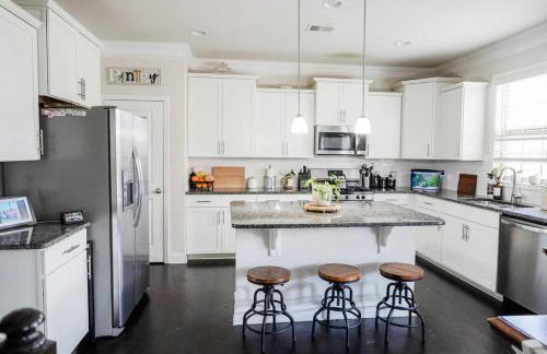 The Grand 5BR Retreat --15 mins to Greenville - Foto 13