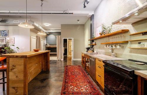 Modern City Loft Downtown Lynchburg VA LYH HUGE - Foto 9