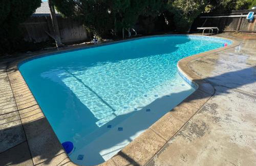 Beautiful Home & Pool - Photo 2